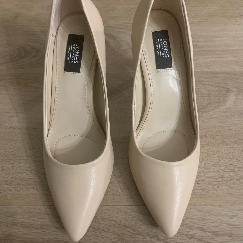 Pointed Nude heels